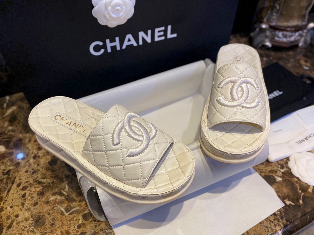 Chanel White Coco Mer Slides: Soft and Creamy On-Foot Sensation 