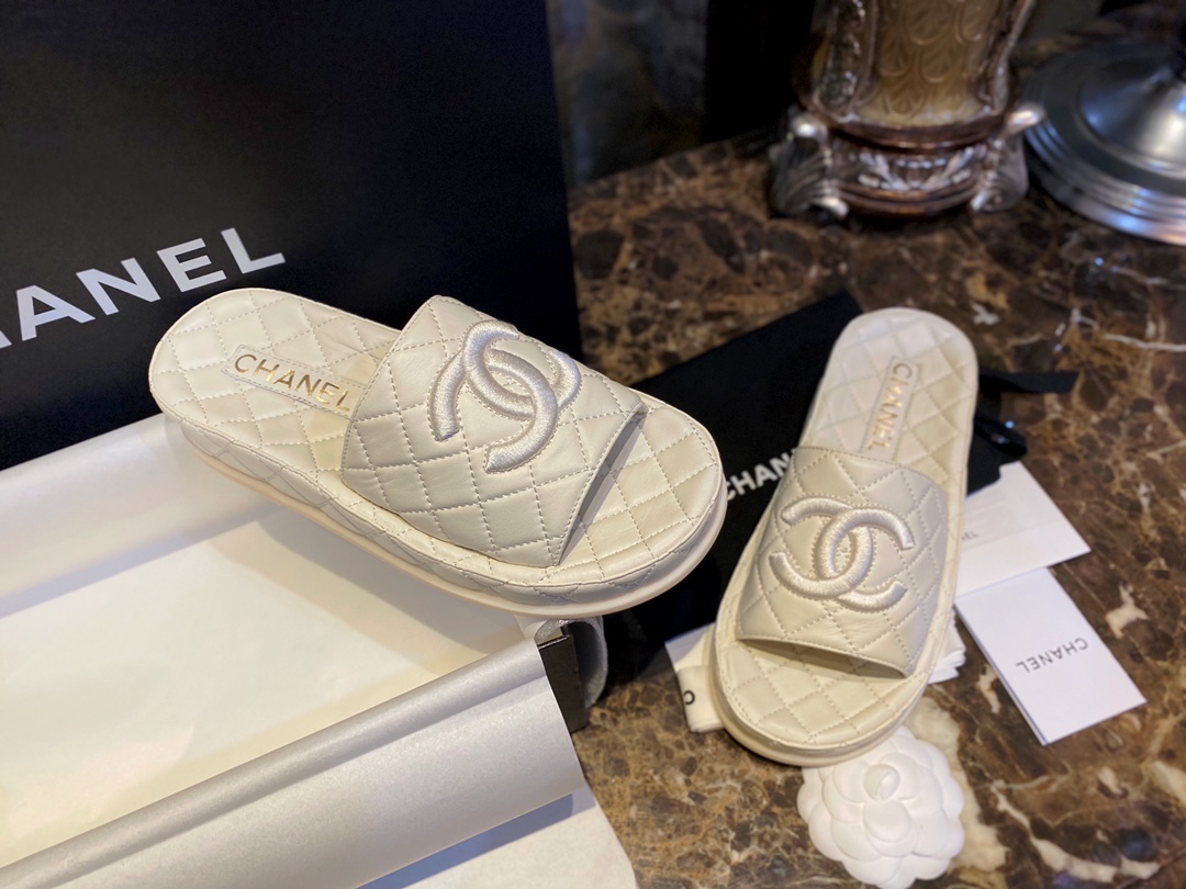 Chanel White Coco Mer Slides: Soft and Creamy On-Foot Sensation 