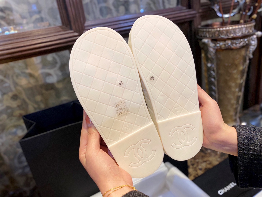 Chanel White Coco Mer Slides: Soft and Creamy On-Foot Sensation 