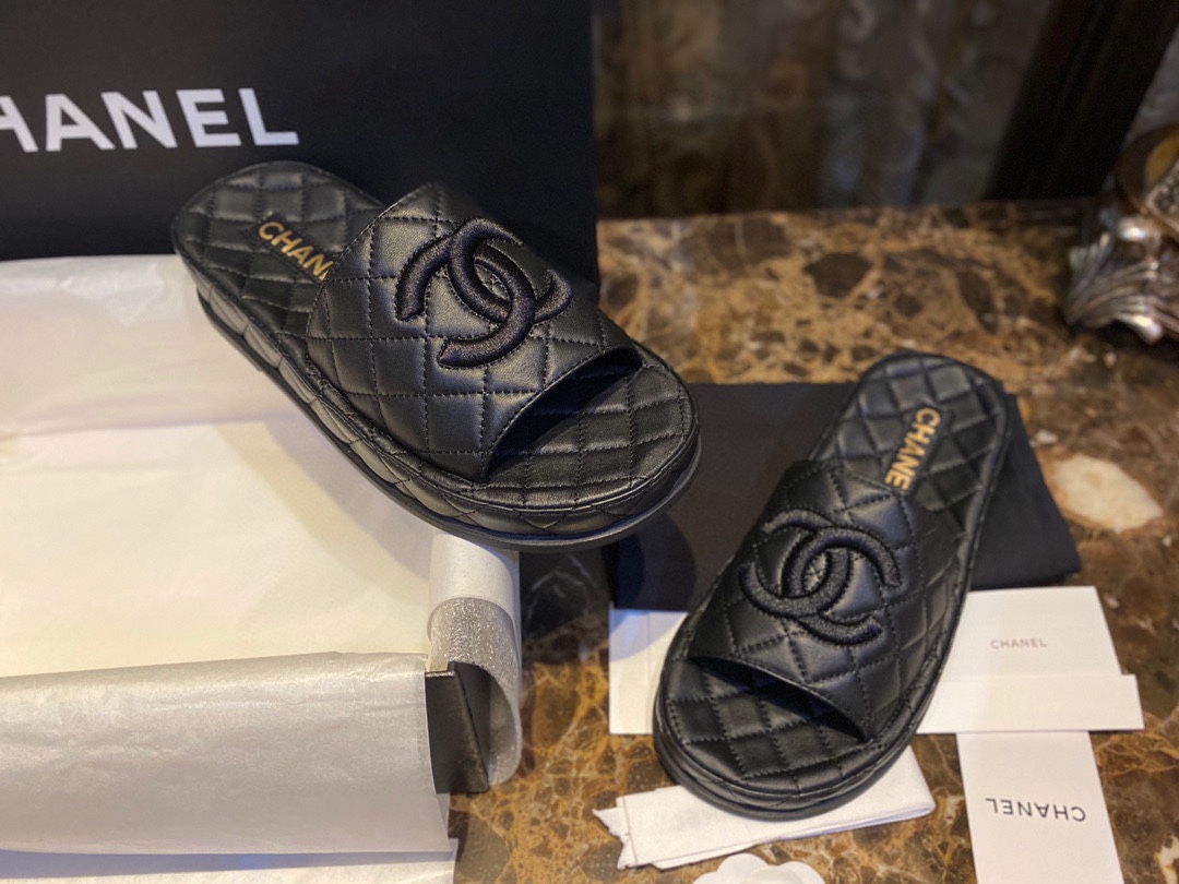 Chanel Classic Black Sheepskin Sandals: Luxurious Comfort with Diamond Pattern Detailing