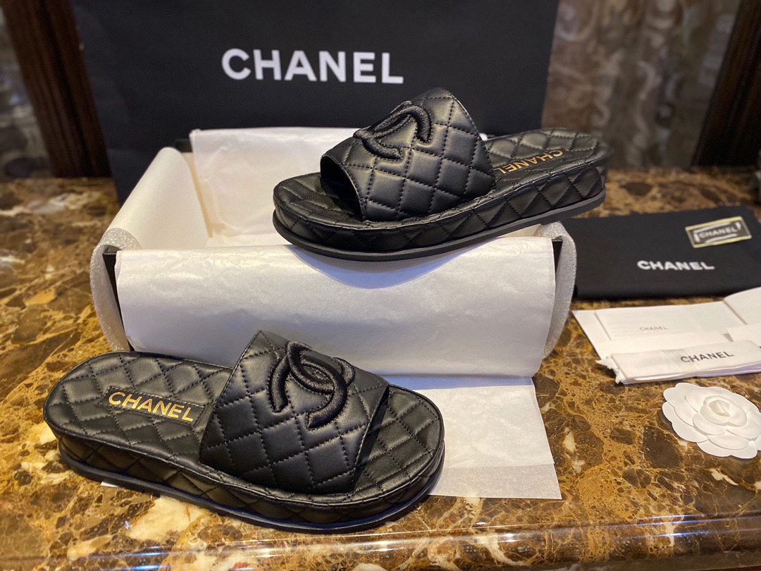 Chanel Classic Black Sheepskin Sandals: Luxurious Comfort with Diamond Pattern Detailing