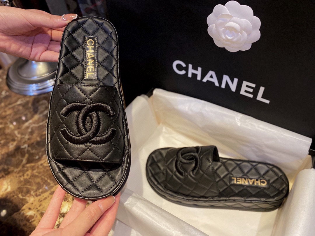 Chanel Classic Black Sheepskin Sandals: Luxurious Comfort with Diamond Pattern Detailing