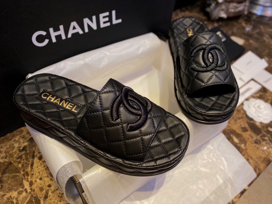 Chanel Classic Black Sheepskin Sandals: Luxurious Comfort with Diamond Pattern Detailing