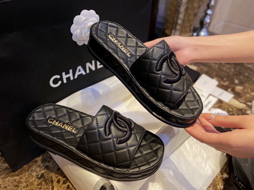 Chanel Classic Black Sheepskin Sandals: Luxurious Comfort with Diamond Pattern Detailing