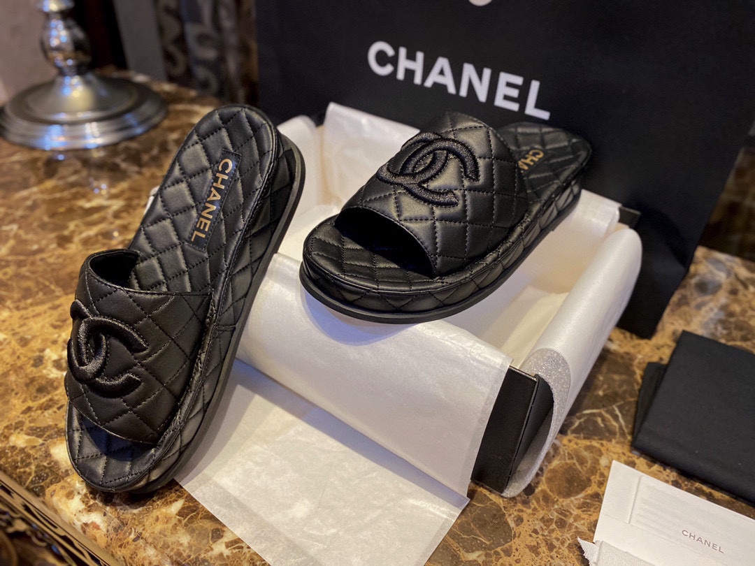 Chanel Classic Black Sheepskin Sandals: Luxurious Comfort with Diamond Pattern Detailing