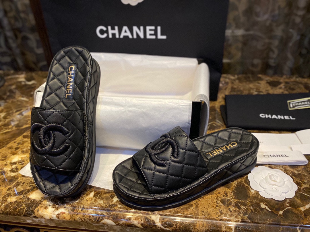 Chanel Classic Black Sheepskin Sandals: Luxurious Comfort with Diamond Pattern Detailing