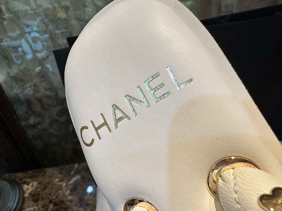 Chanel Diamond Pattern Slip-on Slides: Sturdy Yet Exquisite, Eco-Friendly Sheepskin 