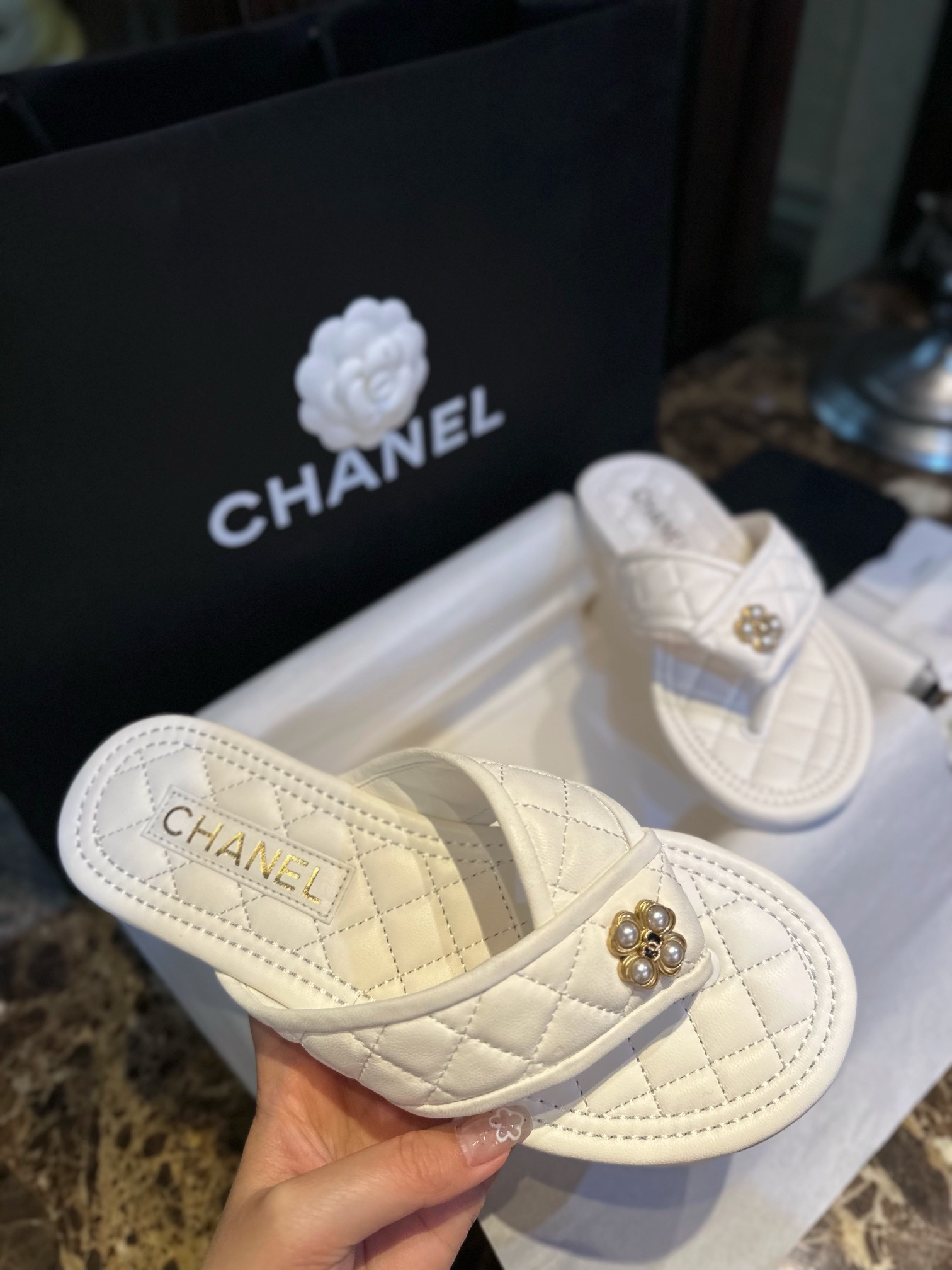 Chanel Pearl Button White Diamond Pattern Flip Flops: Pure, Romantic, and Refreshing with Delicate Sheepskin