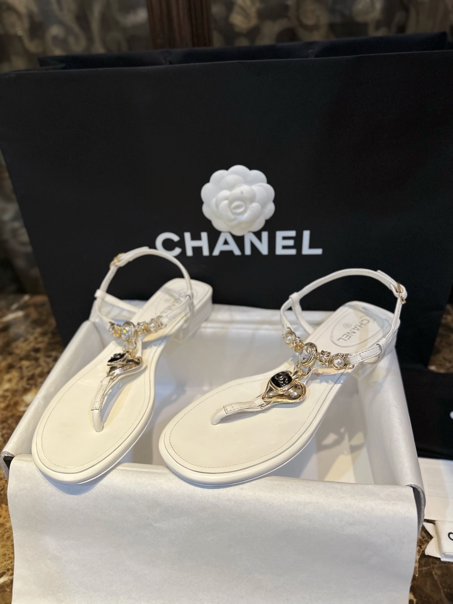 Chanel Eco-friendly White Sheepskin Sandals with Enamel Heart Copper Buckle