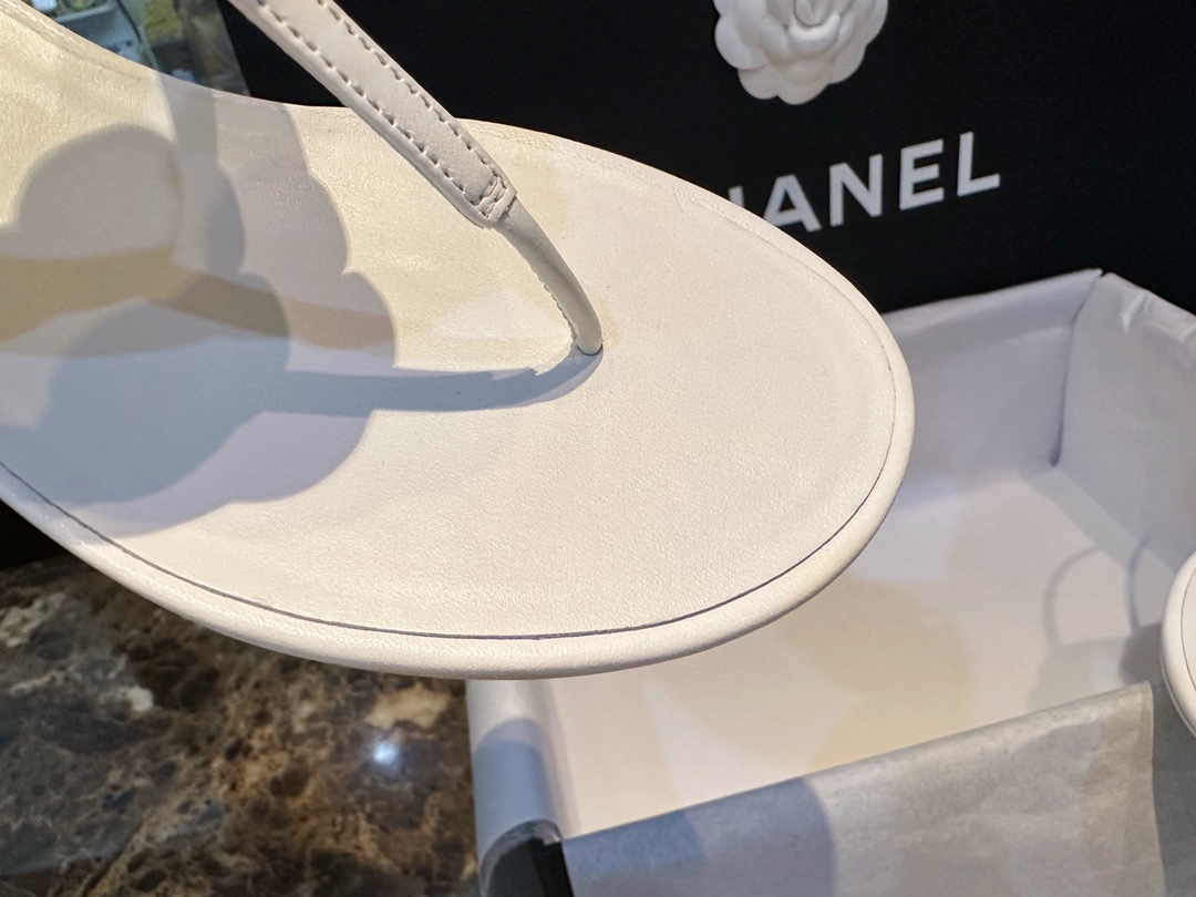 Chanel All White Camellia Sandals: Elegant Toe-Strap Design with Pure Dyed Sheepskin and Leather Sole