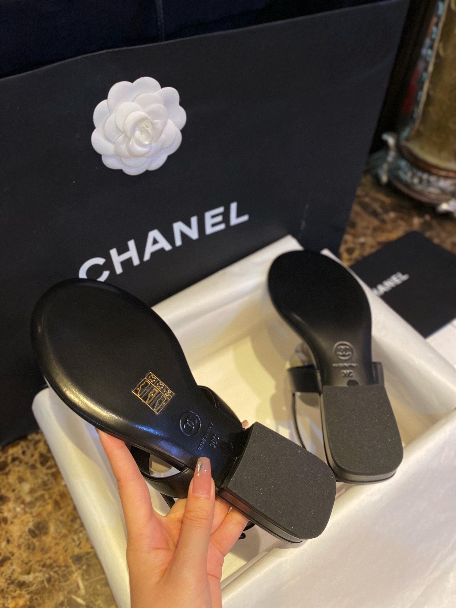 Chanel Camellia Sandals: Pure Water-Dyed Eco-Friendly Sheepskin with Camellia Decoration