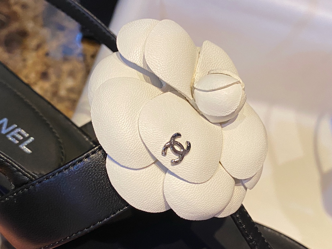 Chanel Camellia Sandals: Pure Water-Dyed Eco-Friendly Sheepskin with Camellia Decoration