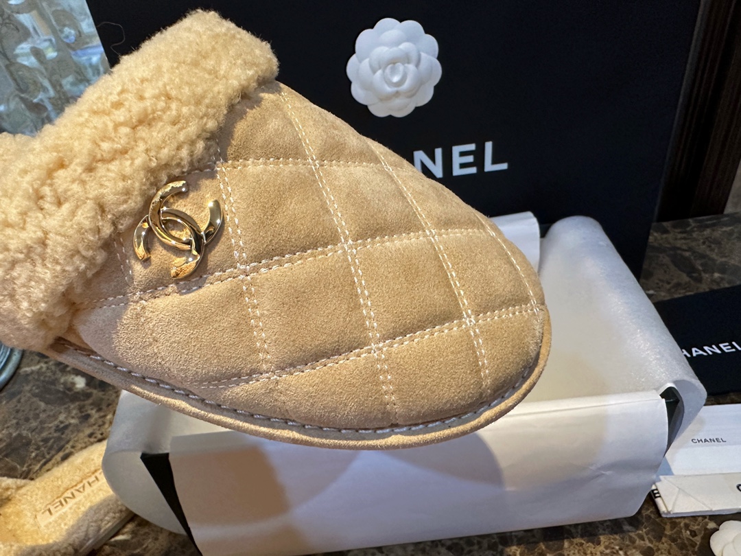 Chanel Shearling Grid Pattern Slide Sandals: Warmth and Style Combined with Luxurious Sheepskin and Cozy Shearling