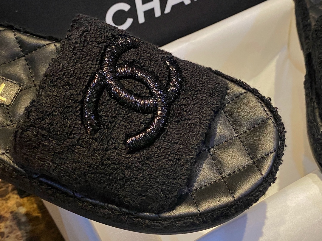 Chanel Black Towel Embroidered Thick-Sole Slippers: Comfortable Luxury with Cotton Towel Lining and Sheepskin Insole