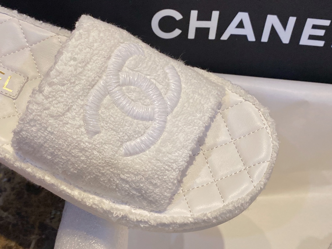 Chanel White Towel Embroidered Thick-Sole Slippers: Elevated Comfort with Delicate Embroidery for Effortless French Chic