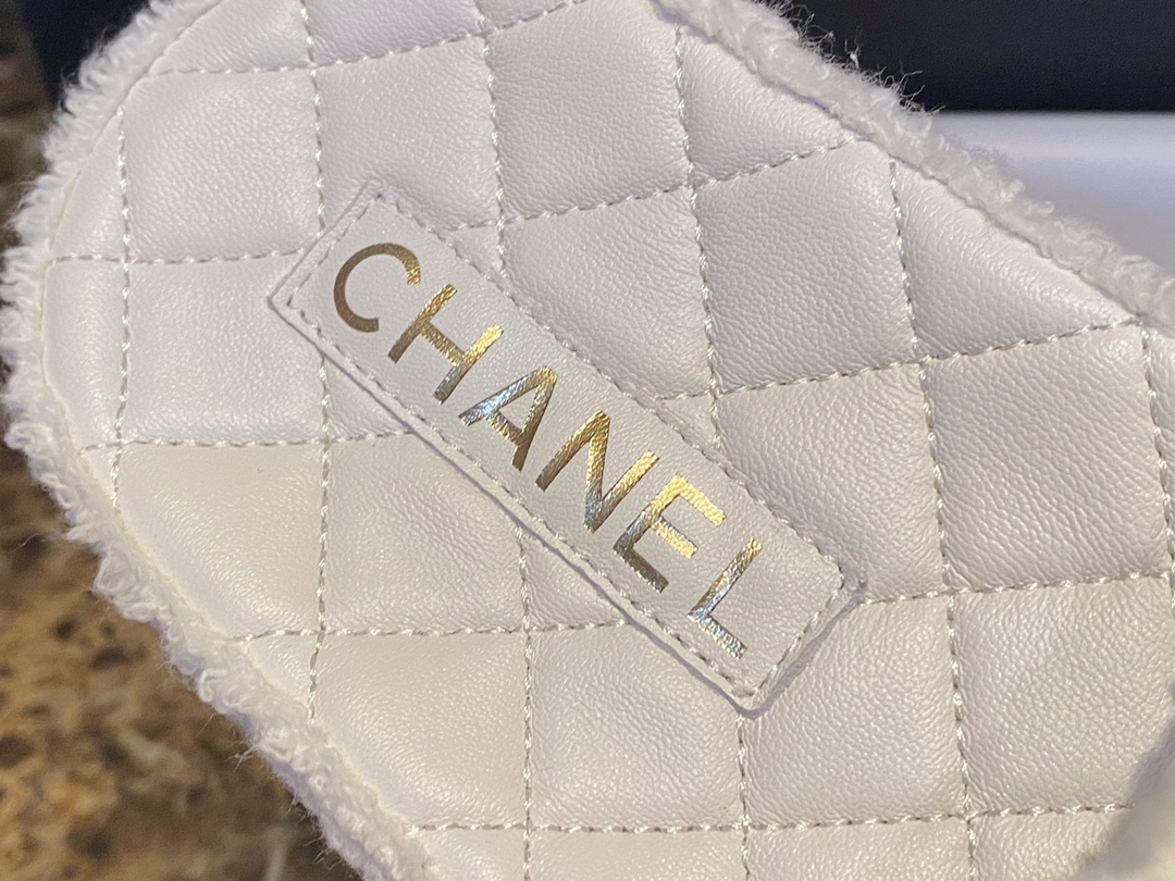 Chanel White Towel Embroidered Thick-Sole Slippers: Elevated Comfort with Delicate Embroidery for Effortless French Chic