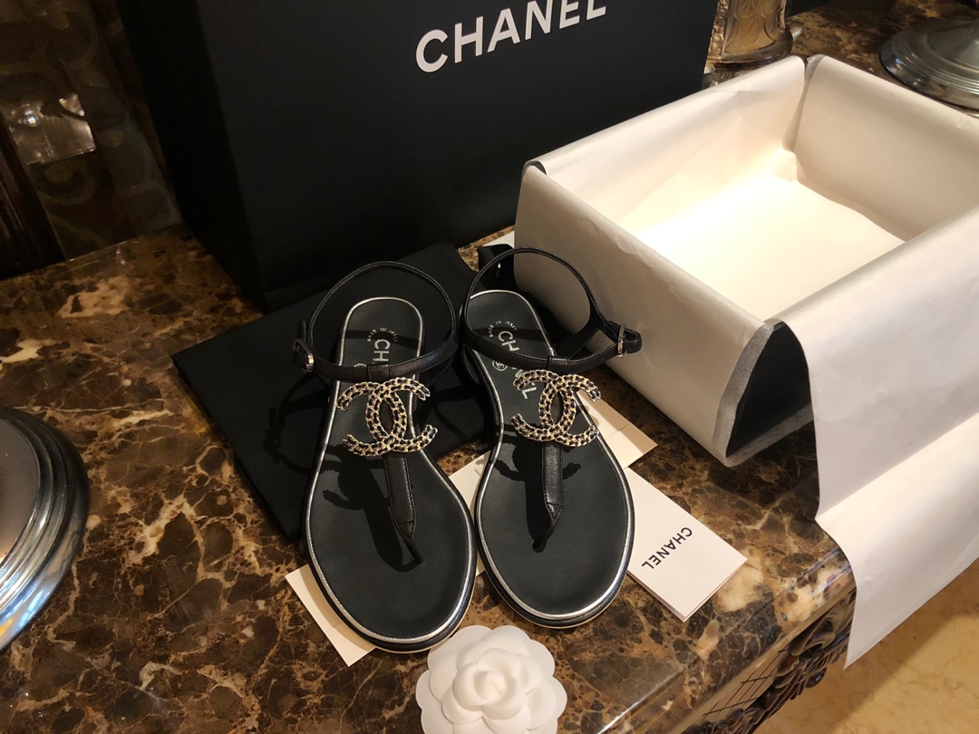 Chanel Copper Logo Double C Flat Sandals: Luxurious 18k White Gold Plating and Genuine Leather Details