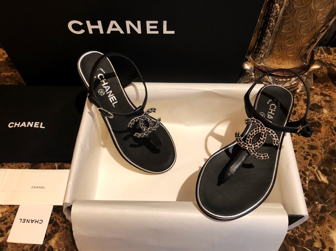 Chanel Copper Logo Double C Flat Sandals: Luxurious 18k White Gold Plating and Genuine Leather Details