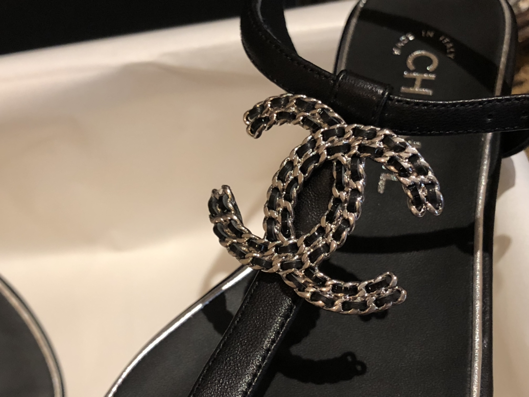 Chanel Copper Logo Double C Flat Sandals: Luxurious 18k White Gold Plating and Genuine Leather Details