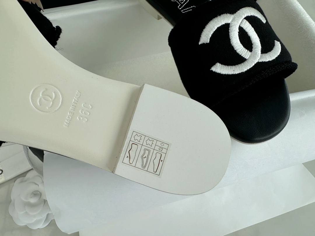 Chanel Black Double C Embroidered Slides: Featuring a Striking Black and White Color Block Design on the Upper, Karen Satin Fabric with Imported Thread Embroidery, Finished with a White Leather Sole. 