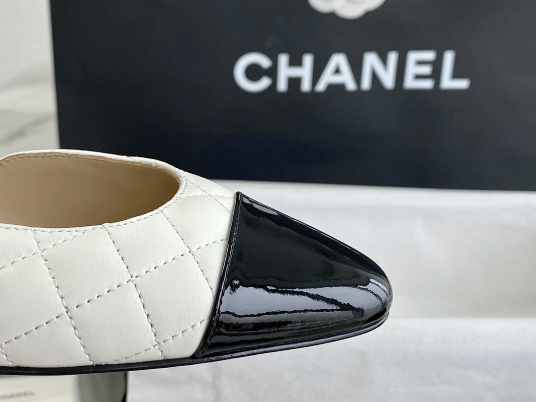 Chanel White Diamond Pattern Flat Slingback: Imported Lamb Leather Patchwork with Cow Patent Leather, 