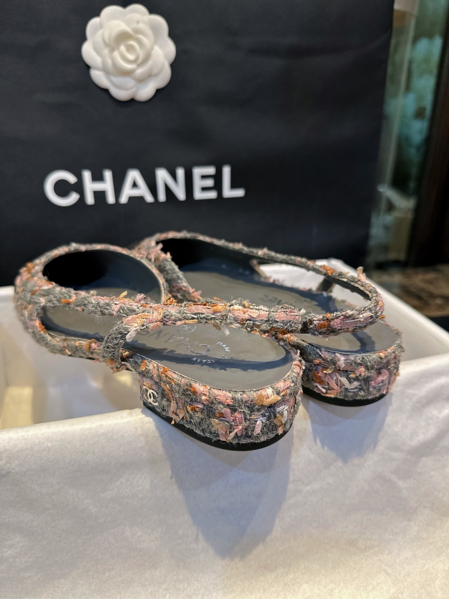 Chanel Grey-Pink Tweed Flat Slingback: Soft and Gentle Color Combination, Smooth Silhouette, 