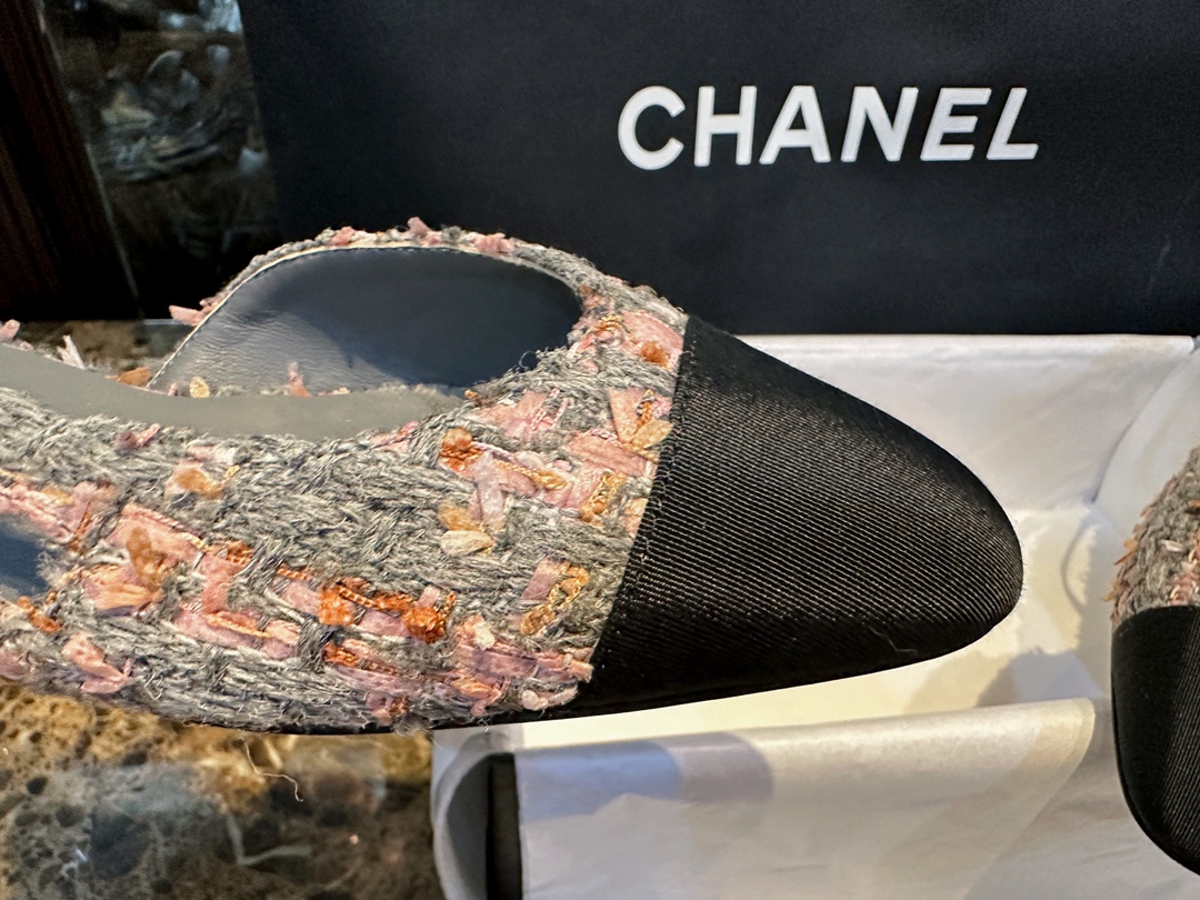 Chanel Grey-Pink Tweed Flat Slingback: Soft and Gentle Color Combination, Smooth Silhouette, 