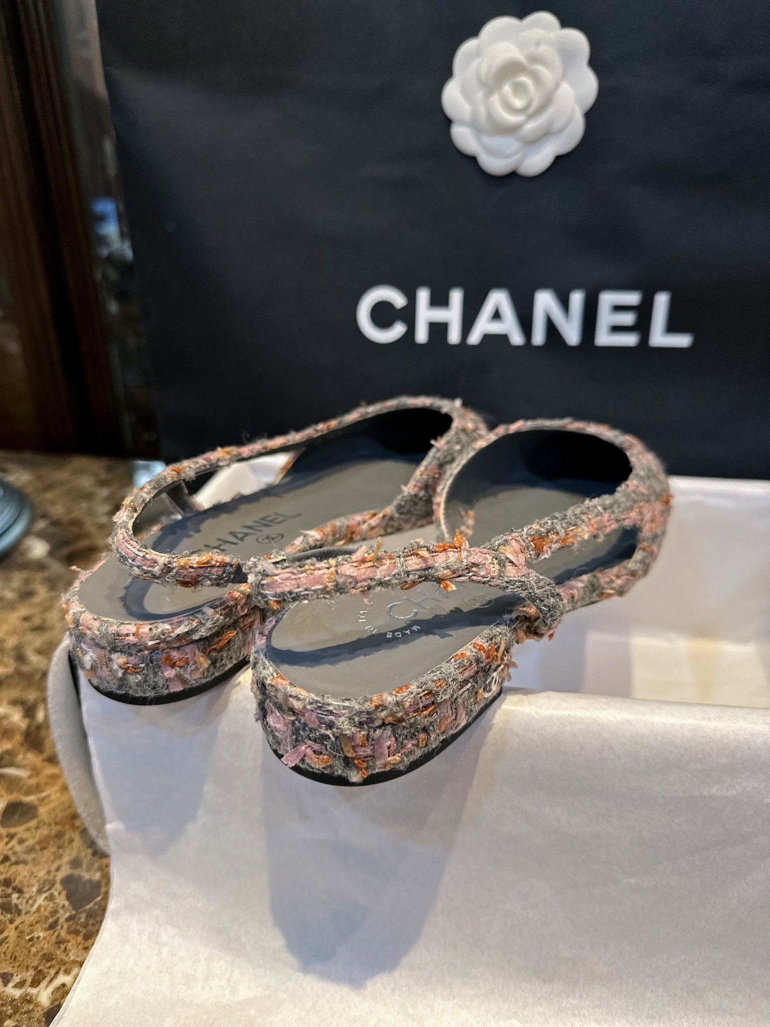 Chanel Grey-Pink Tweed Flat Slingback: Soft and Gentle Color Combination, Smooth Silhouette, 