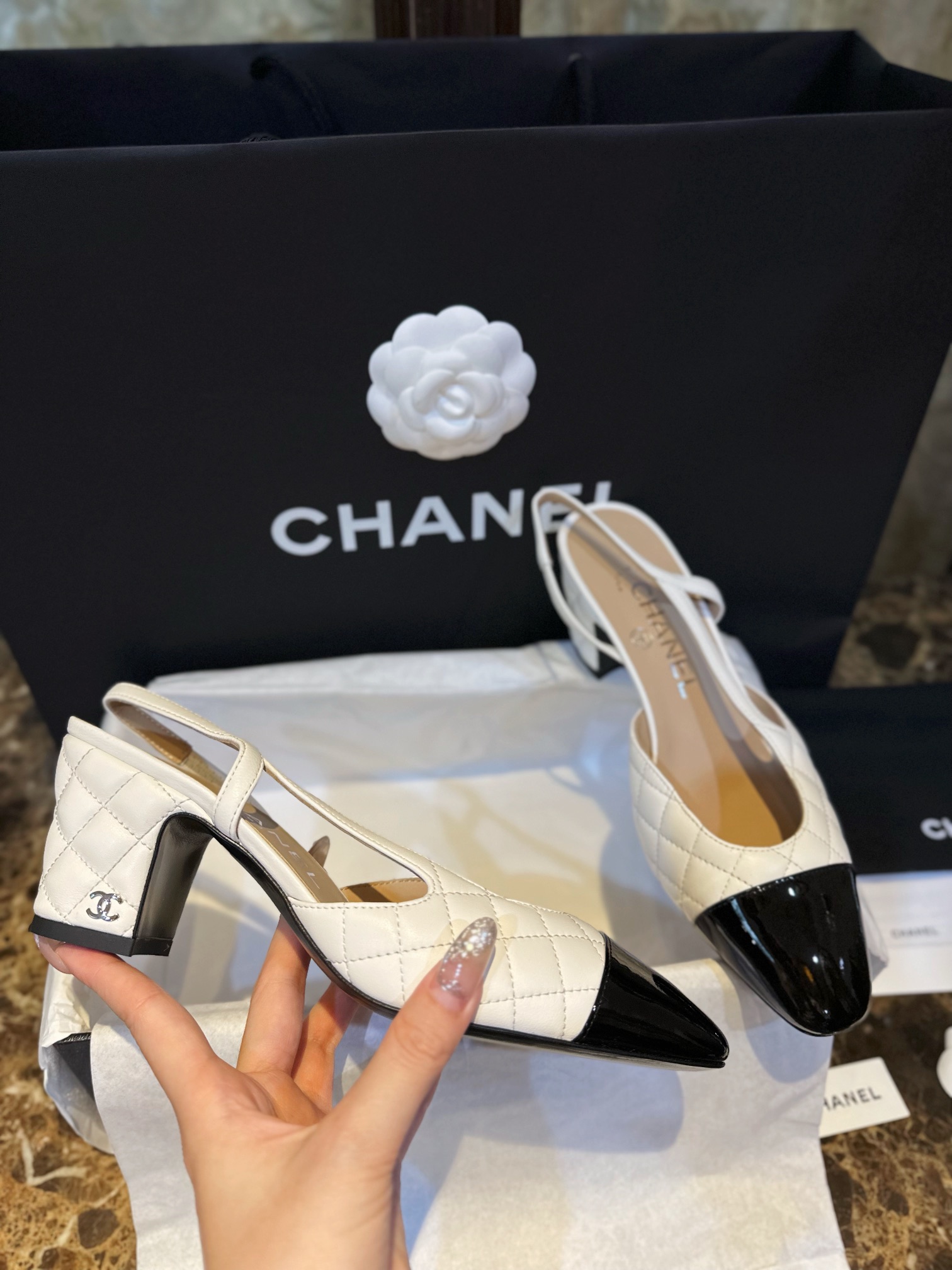 Chanel hic High Heels with White Diamond Grid and Imported Lamb Leather Patchwork Cow Patent Leather Toe