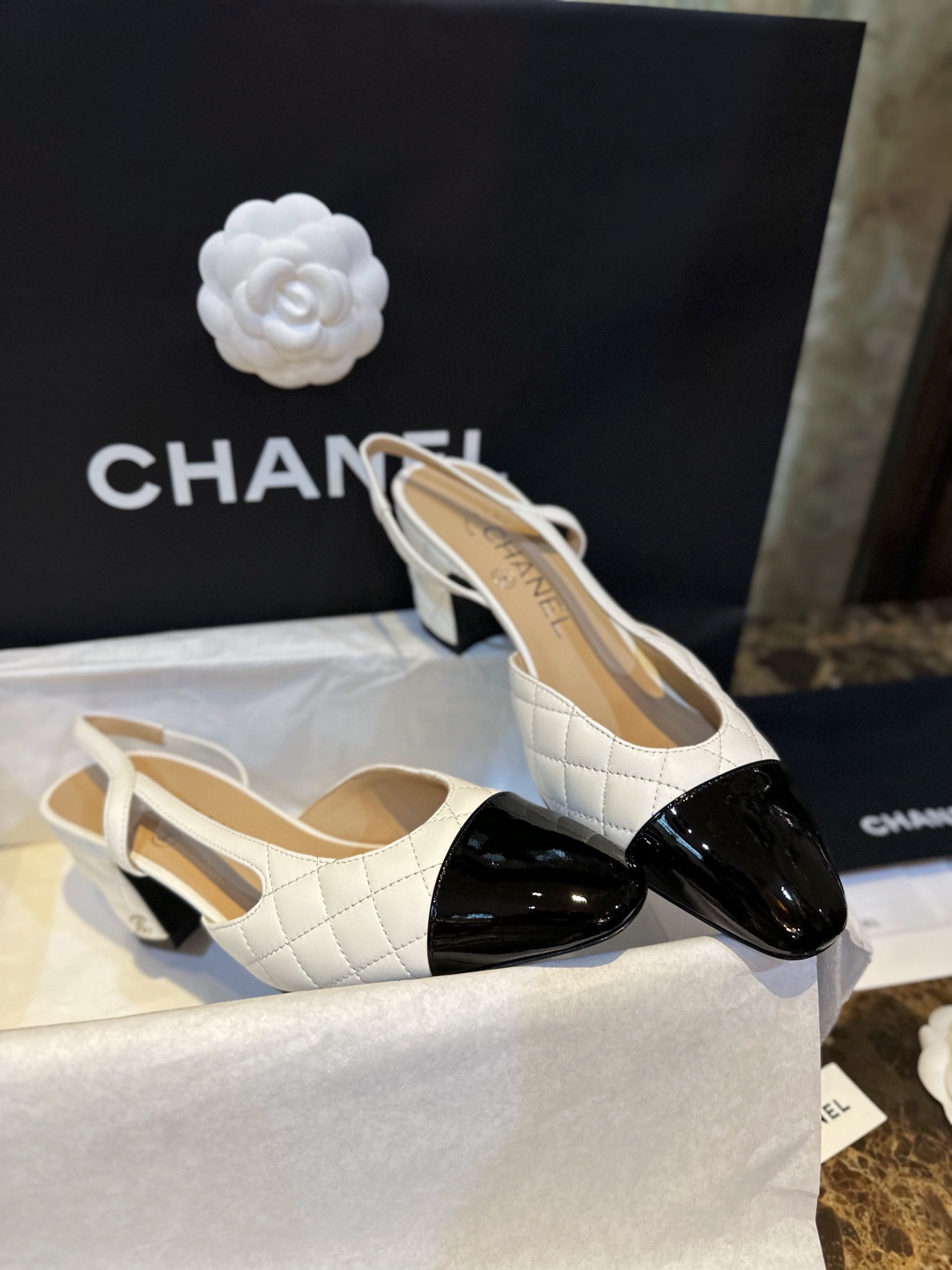 Chanel hic High Heels with White Diamond Grid and Imported Lamb Leather Patchwork Cow Patent Leather Toe