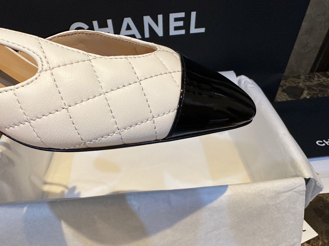 Chanel hic High Heels with White Diamond Grid and Imported Lamb Leather Patchwork Cow Patent Leather Toe