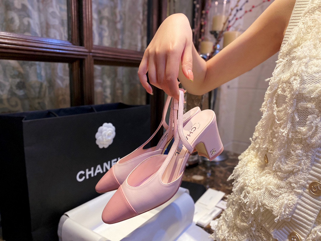 Chanel  Exquisite Sakura Pink Slim Heels 