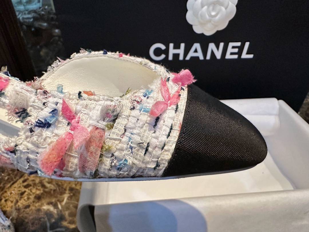 Chanel Chunky Bouclé Floral Slingback Flats - Soft Pink Texture