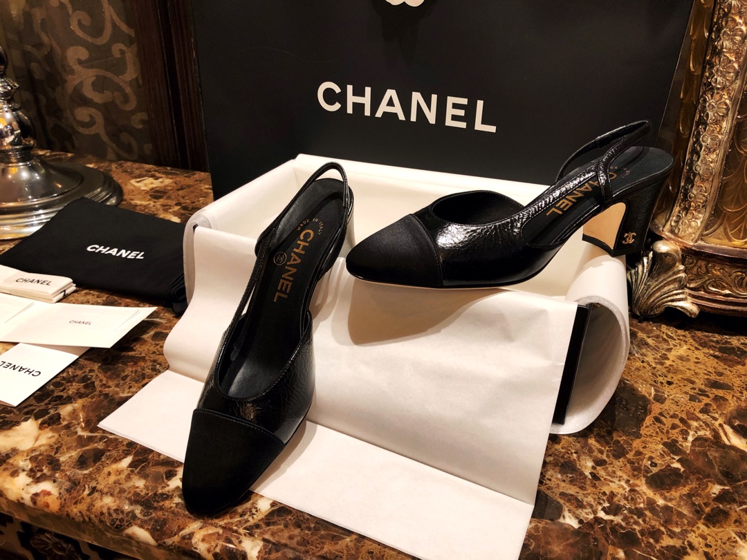 Chanel 7cm Heeled Pumps in Crinkled Black Horse Oil Leather with Silk Accents