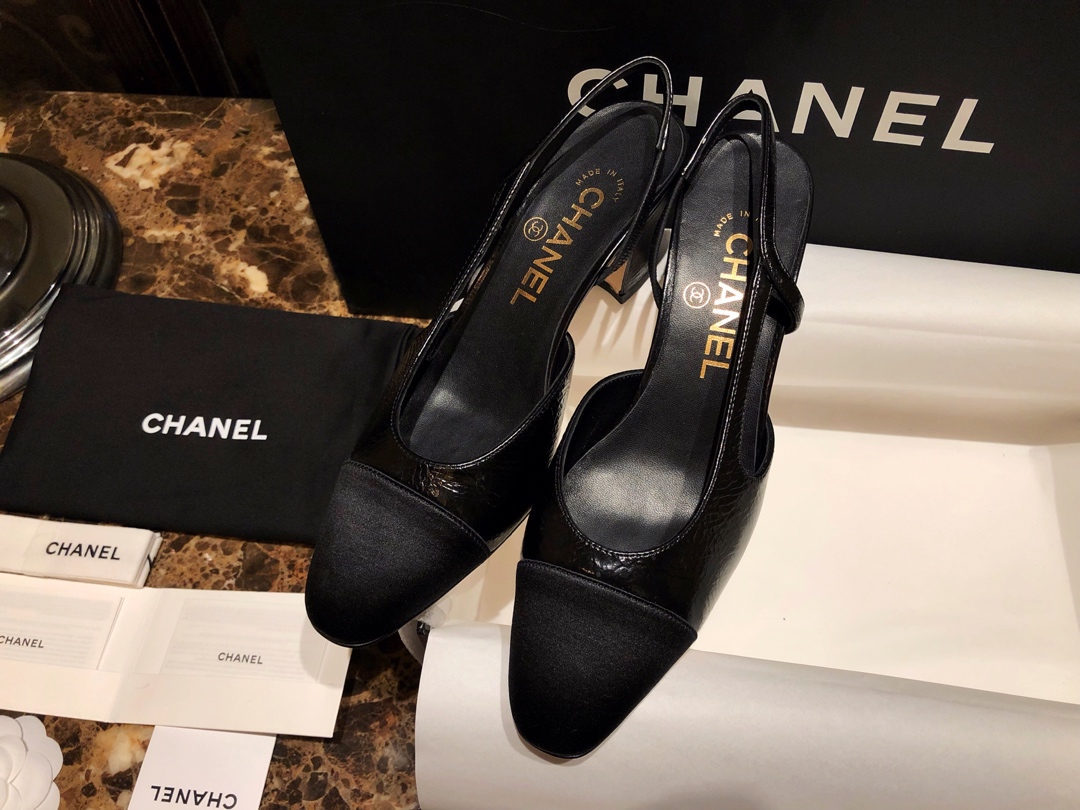 Chanel 7cm Heeled Pumps in Crinkled Black Horse Oil Leather with Silk Accents