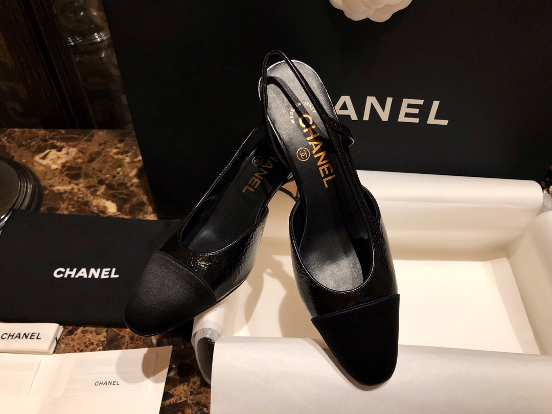 Chanel 7cm Heeled Pumps in Crinkled Black Horse Oil Leather with Silk Accents