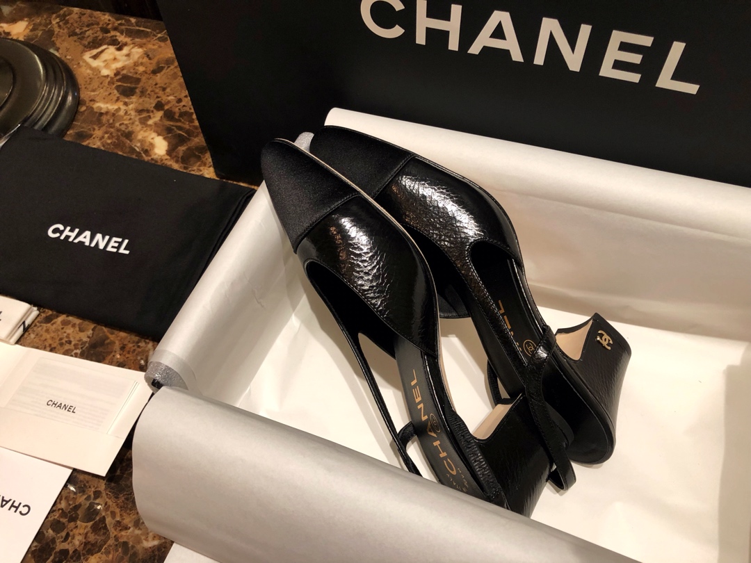 Chanel 7cm Heeled Pumps in Crinkled Black Horse Oil Leather with Silk Accents