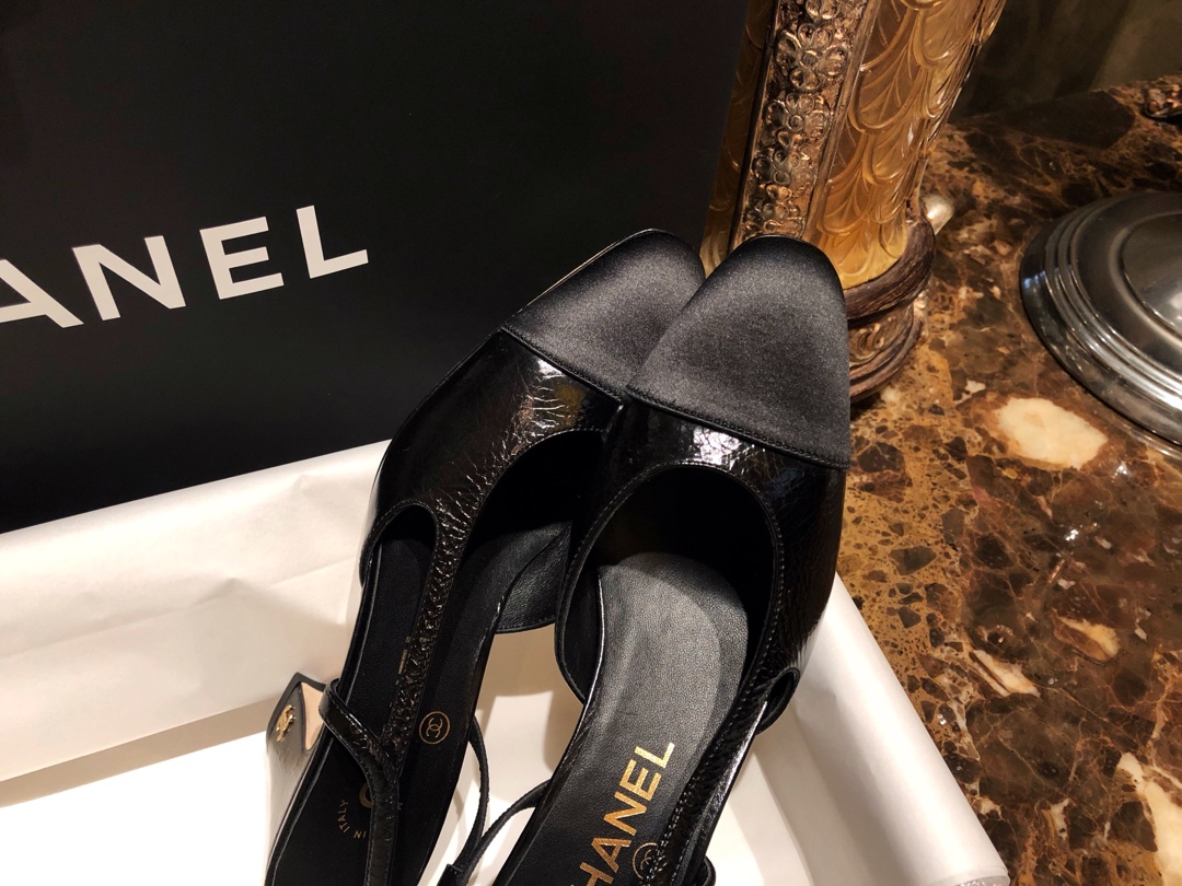 Chanel 7cm Heeled Pumps in Crinkled Black Horse Oil Leather with Silk Accents