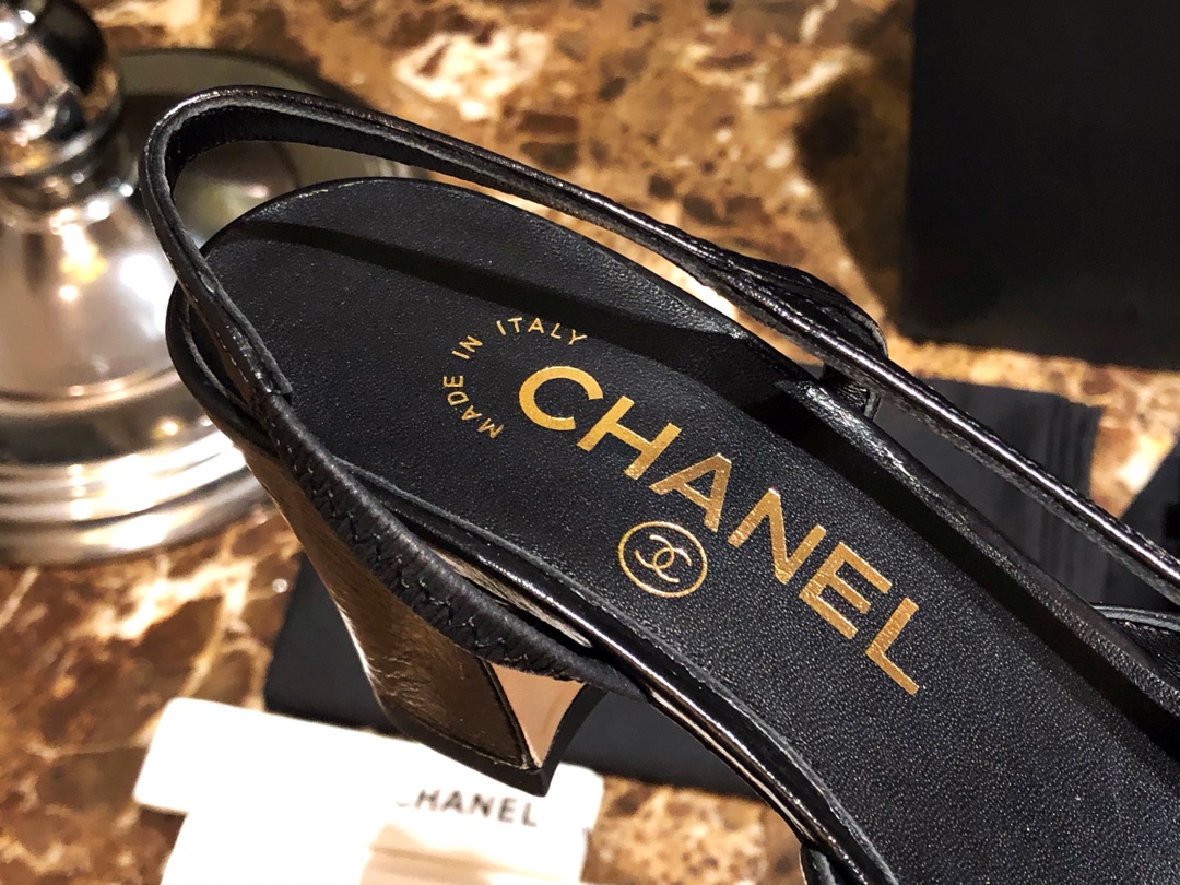 Chanel 7cm Heeled Pumps in Crinkled Black Horse Oil Leather with Silk Accents