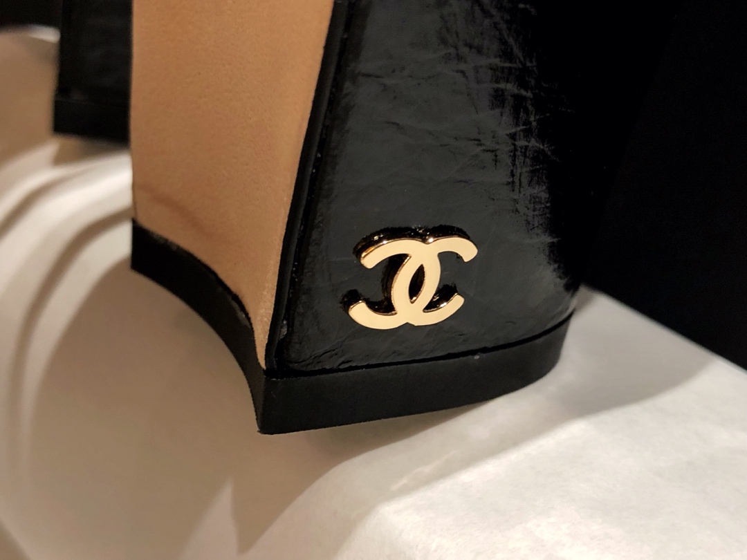 Chanel 7cm Heeled Pumps in Crinkled Black Horse Oil Leather with Silk Accents