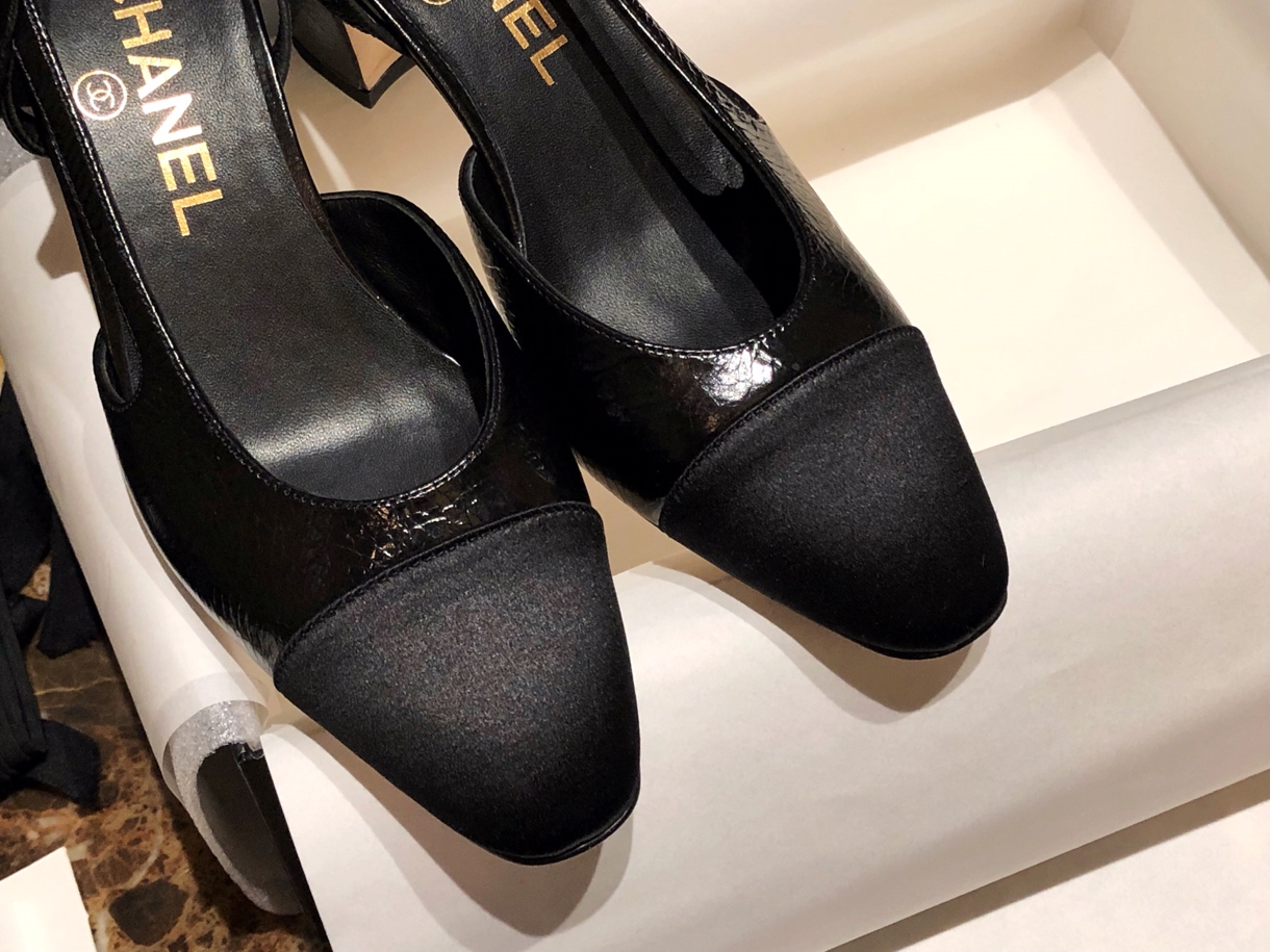 Chanel 7cm Heeled Pumps in Crinkled Black Horse Oil Leather with Silk Accents