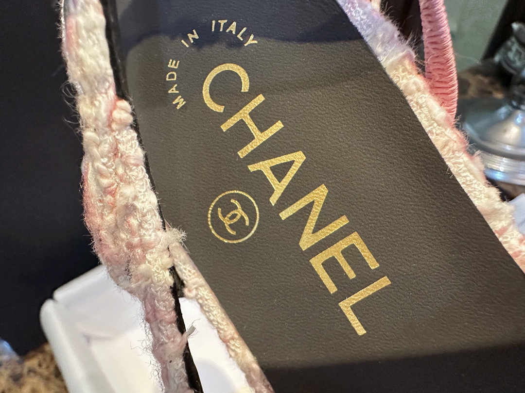 Chanel  22c Lina Belle Pink Velvet Flat Slingback 