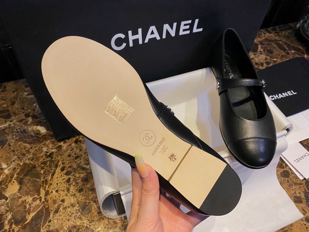 Chanel Cozy Black Mary Jane Flats in Supple Sheepskin, Comfort Guaranteed or Your Money Back! Subtle Side Logo for Understated Elegance, Timeless Grace