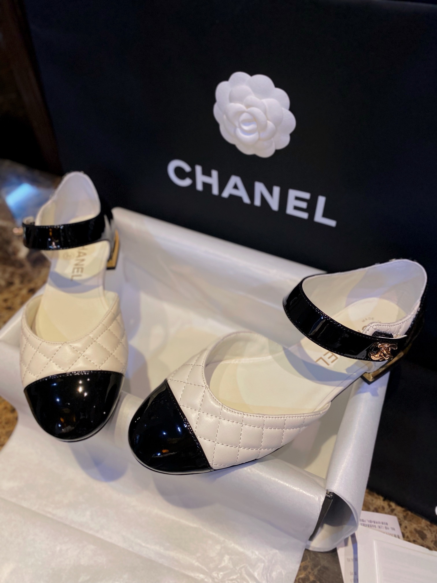 Chanel White Diamond Grid Mary Janes - Imported Lamb Leather Combined with High Gloss Patent Leather, Exuding Exquisite Charm with Classic Lock Buckle Electroplated in 18K Gold