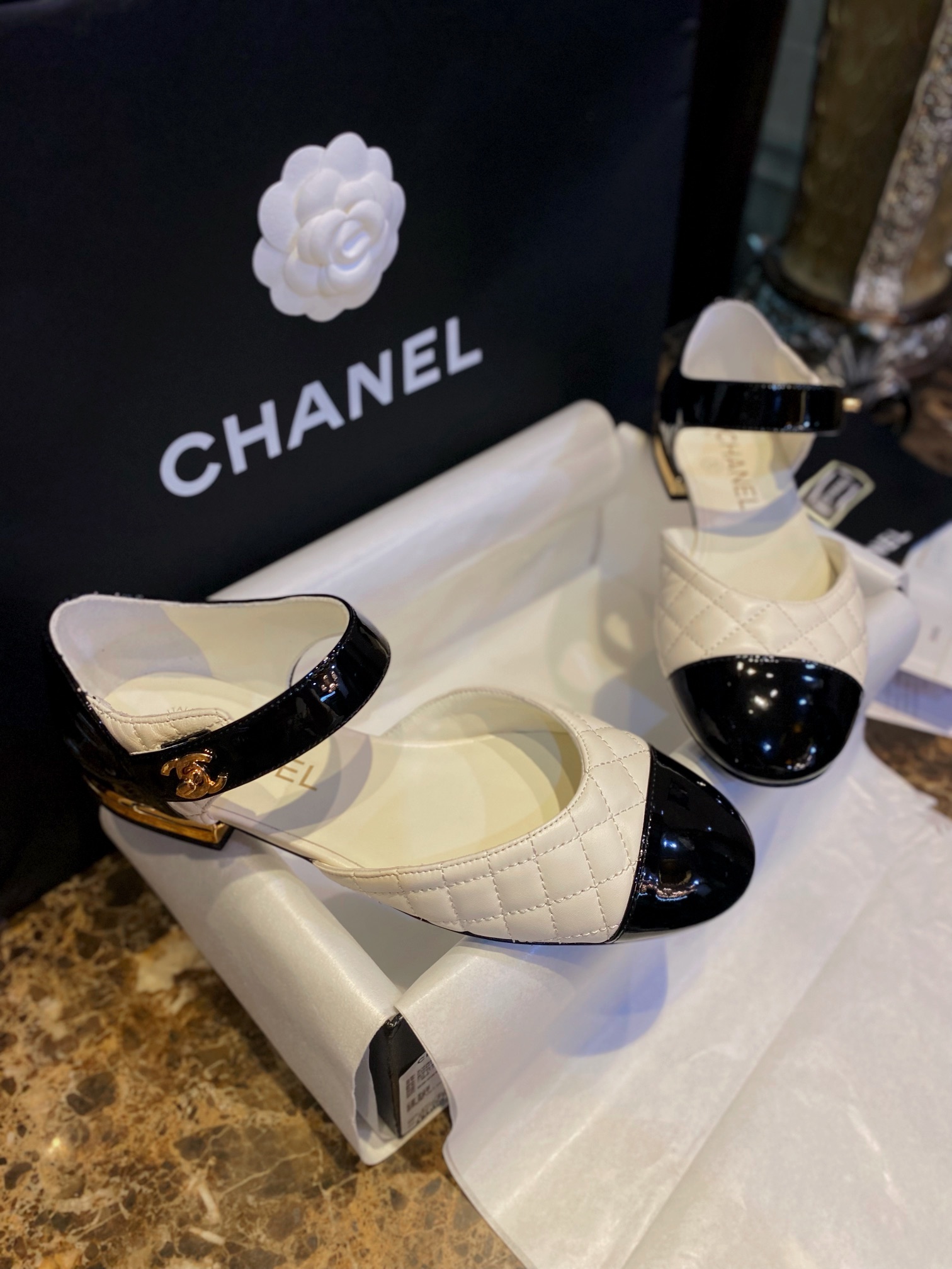 Chanel White Diamond Grid Mary Janes - Imported Lamb Leather Combined with High Gloss Patent Leather, Exuding Exquisite Charm with Classic Lock Buckle Electroplated in 18K Gold