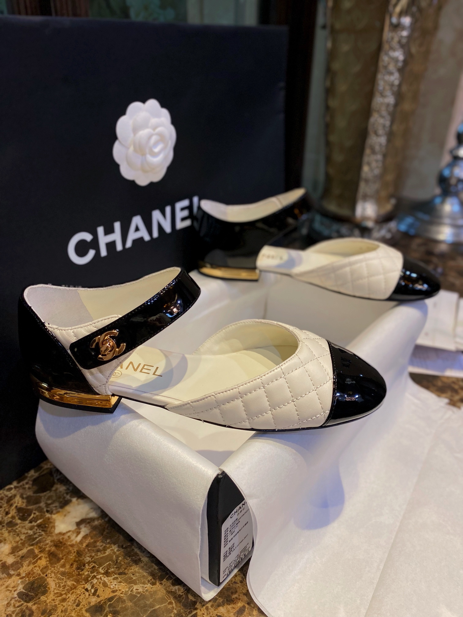 Chanel White Diamond Grid Mary Janes - Imported Lamb Leather Combined with High Gloss Patent Leather, Exuding Exquisite Charm with Classic Lock Buckle Electroplated in 18K Gold