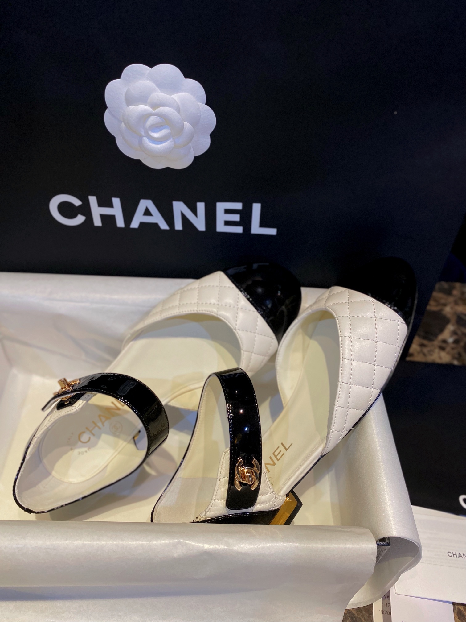 Chanel White Diamond Grid Mary Janes - Imported Lamb Leather Combined with High Gloss Patent Leather, Exuding Exquisite Charm with Classic Lock Buckle Electroplated in 18K Gold