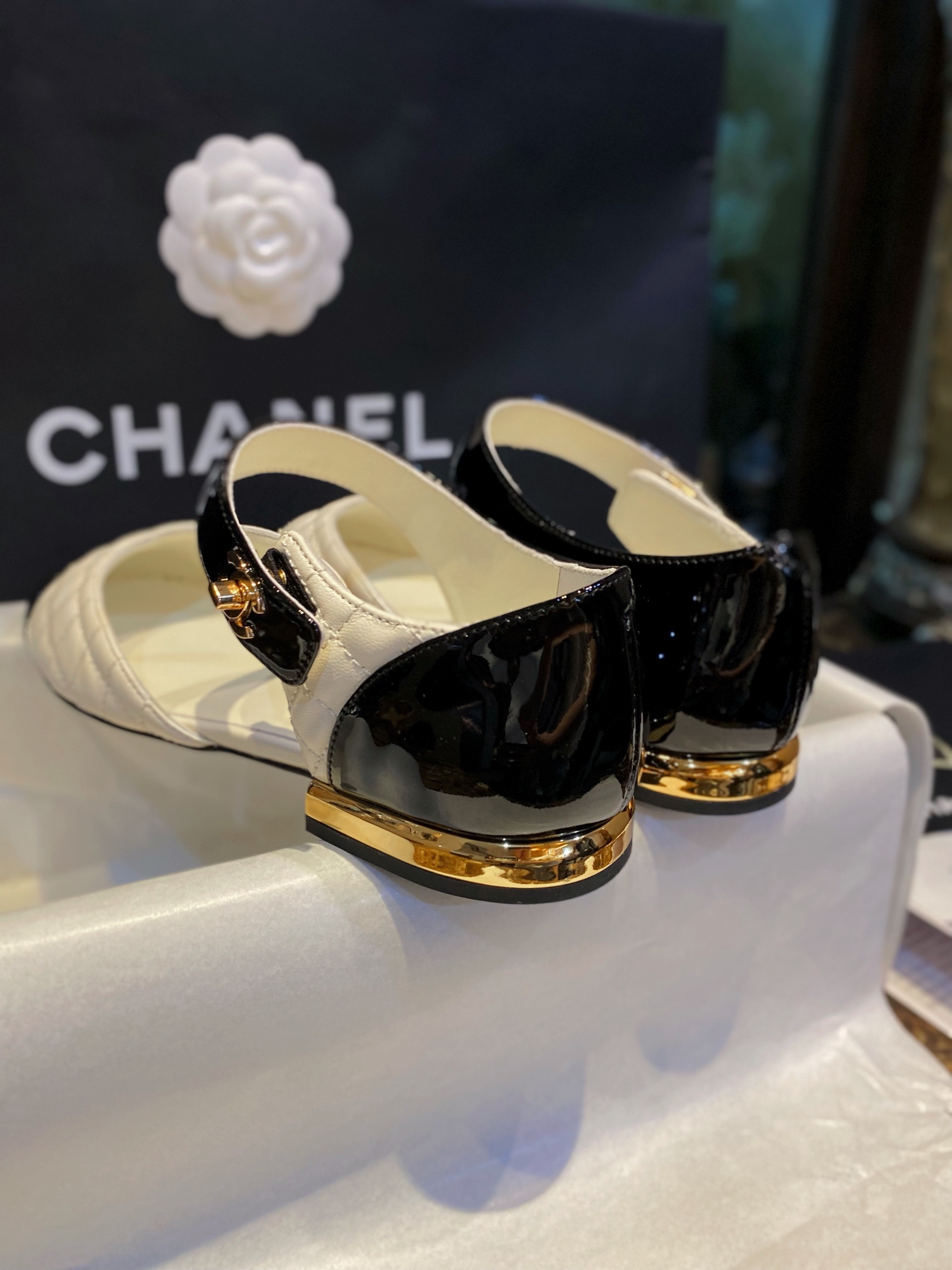 Chanel White Diamond Grid Mary Janes - Imported Lamb Leather Combined with High Gloss Patent Leather, Exuding Exquisite Charm with Classic Lock Buckle Electroplated in 18K Gold