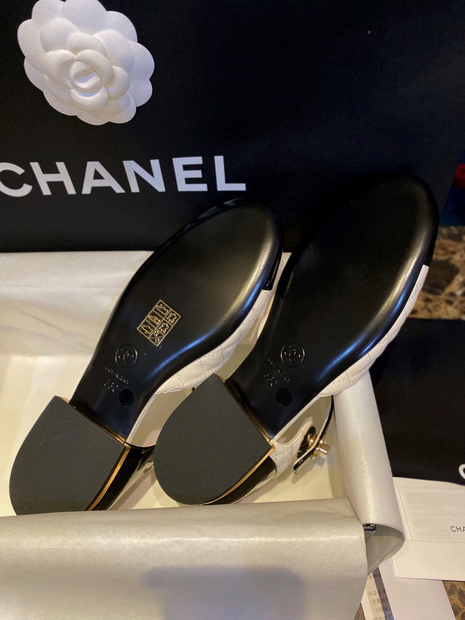 Chanel White Diamond Grid Mary Janes - Imported Lamb Leather Combined with High Gloss Patent Leather, Exuding Exquisite Charm with Classic Lock Buckle Electroplated in 18K Gold