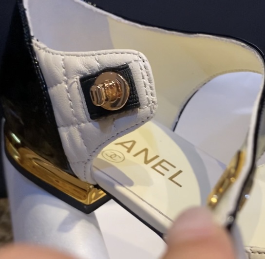 Chanel White Diamond Grid Mary Janes - Imported Lamb Leather Combined with High Gloss Patent Leather, Exuding Exquisite Charm with Classic Lock Buckle Electroplated in 18K Gold